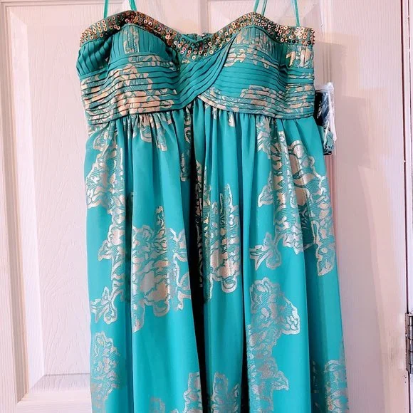 BNWT Strapless Floor Length Formal SO Lightweight & Gorgeous! (Straps included) - Picture 5 of 16